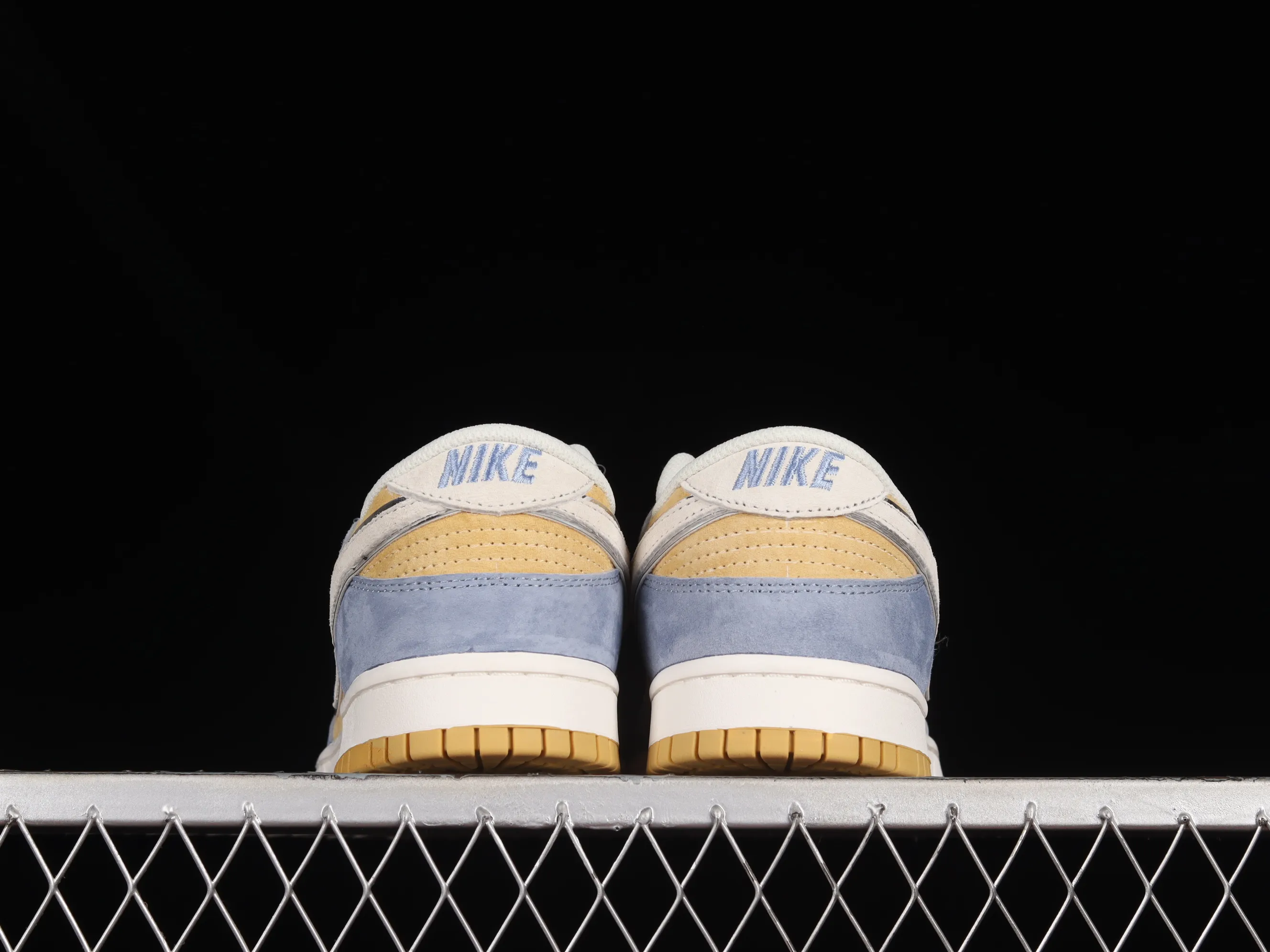 All Categories Nk SB Dunk Series Nk SB Dunk Low Low-top sneakers Otomo Katsuhiro x Nk SB Dunk Low "Steamboy OST" Creative customization collaboration Otomo Katsuhiro co-branded SB low-top sports casual sneakers ST1391-204